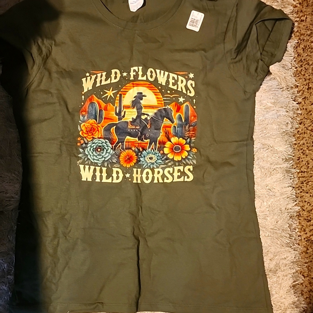 New short sleeved women's t-shirt new never worn